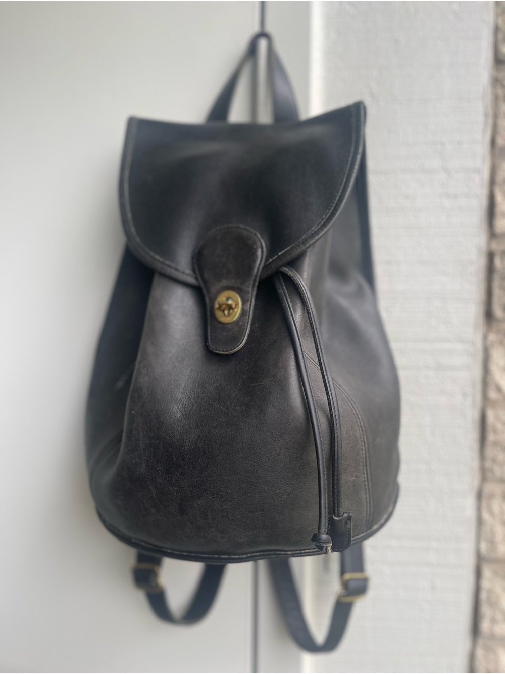 Coach 9943 LARGE Vintage Black Leather Drawstring Backpack w/Turn Lock Closure